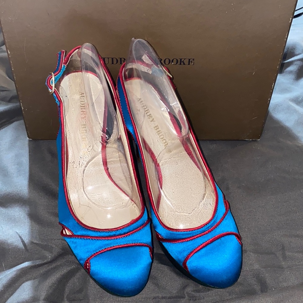 Audrey Brooke high heels NEW in box size 6